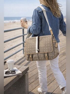 Coach Signature Messenger — Pristine